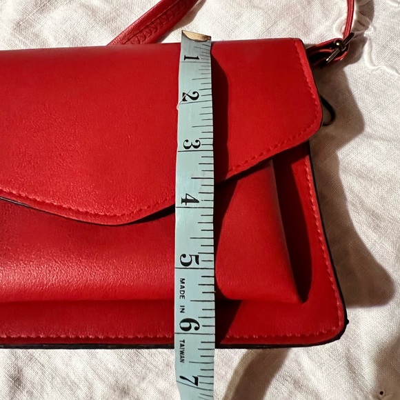 Red small purse faux leather long strap - Picture 5 of 5